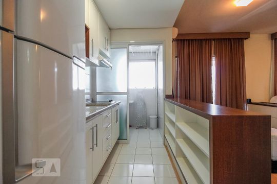 Cozinha de apartamento para alugar com 1 quarto, 51m² em Cerqueira César, São Paulo
