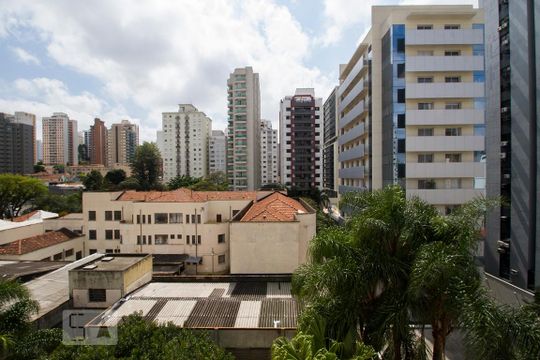 Vista da suíte de apartamento para alugar com 1 quarto, 75m² em Cerqueira César, São Paulo