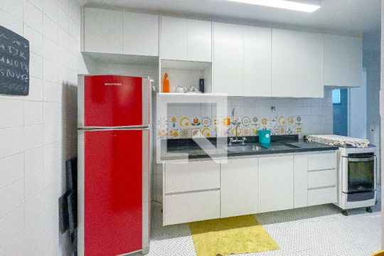 Cozinha de apartamento para alugar com 1 quarto, 58m² em Pinheiros, São Paulo