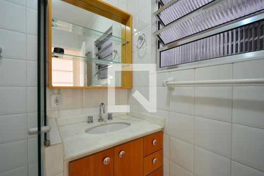 Banheiro de apartamento para alugar com 1 quarto, 65m² em Vila Clementino, São Paulo