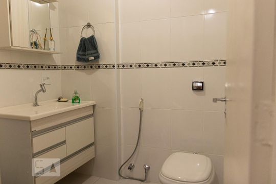Banheiro de apartamento à venda com 2 quartos, 74m² em Santa Cecília, São Paulo