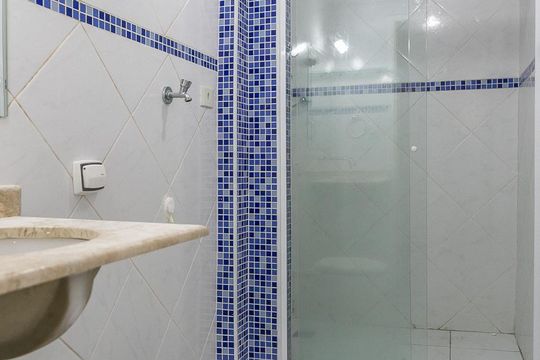 Banheiro de apartamento à venda com 1 quarto, 36m² em Aclimação, São Paulo