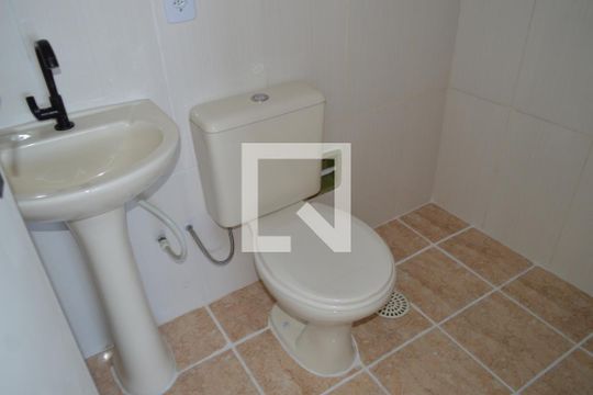 Banheiro de kitnet/studio para alugar com 1 quarto, 48m² em Cambuci, São Paulo
