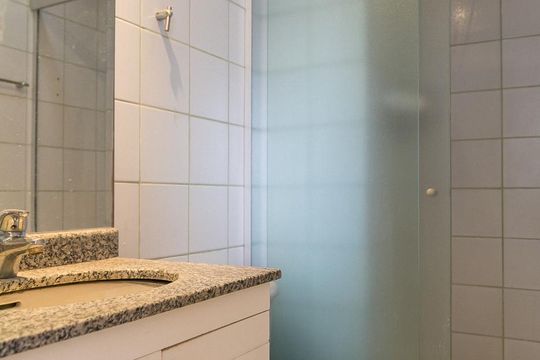 Banheiro de apartamento para alugar com 3 quartos, 64m² em Bosque da Saúde, São Paulo