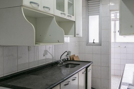 Cozinha de apartamento para alugar com 3 quartos, 64m² em Bosque da Saúde, São Paulo