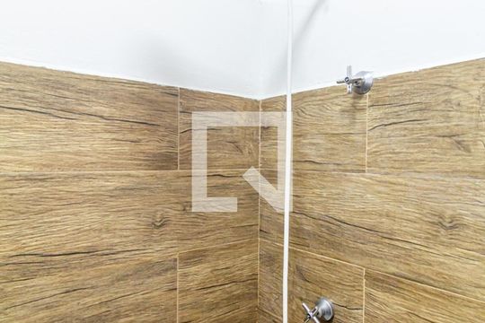 Banheiro de kitnet/studio para alugar com 1 quarto, 30m² em Centro, São Paulo