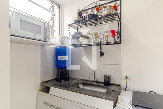 Cozinha de kitnet/studio para alugar com 1 quarto, 30m² em Centro, São Paulo