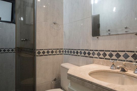 Banheiro de apartamento à venda com 3 quartos, 100m² em Indianópolis, São Paulo