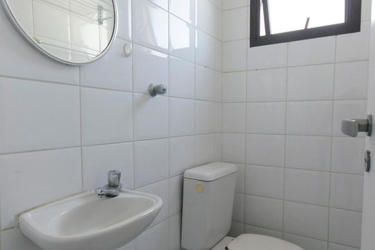 Banheiro de serviço de apartamento à venda com 3 quartos, 150m² em Santana, São Paulo