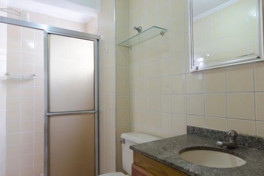 Banheiro de apartamento à venda com 2 quartos, 60m² em Parada Inglesa, São Paulo