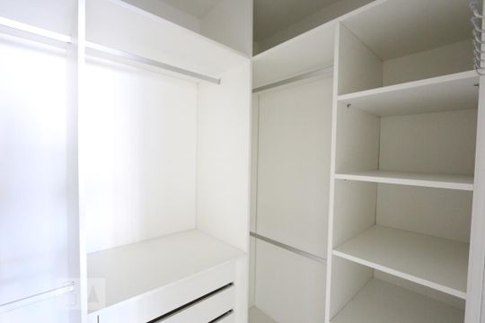 closet 2 de apartamento à venda com 3 quartos, 244m² em Vila Suzana, São Paulo