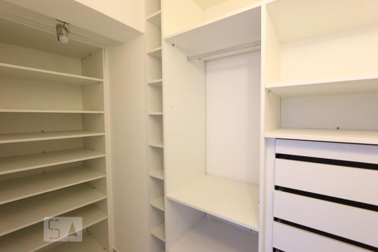 closet 1 de apartamento à venda com 3 quartos, 244m² em Vila Suzana, São Paulo