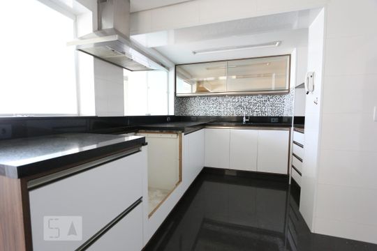cozinha de apartamento à venda com 3 quartos, 244m² em Vila Suzana, São Paulo