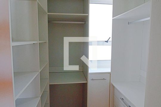 Closet  de apartamento para alugar com 2 quartos, 83m² em Vila Andrade, São Paulo