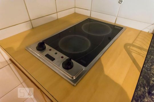Cozinha de apartamento para alugar com 1 quarto, 45m² em Perdizes, São Paulo