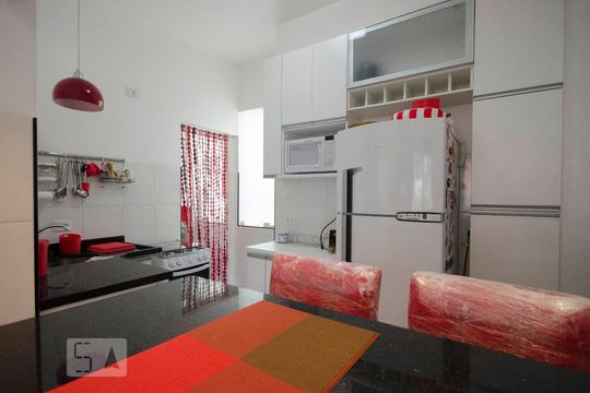 Cozinha de apartamento para alugar com 1 quarto, 55m² em Perdizes, São Paulo