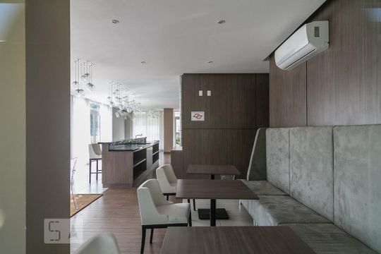 Salão de festas/gourmet de apartamento para alugar com 2 quartos, 66m² em Parque Industrial Tomas Edson, São Paulo