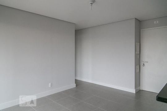 Sala/Cozinha de apartamento para alugar com 2 quartos, 66m² em Parque Industrial Tomas Edson, São Paulo