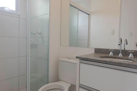 Banheiro da Suíte de apartamento para alugar com 2 quartos, 62m² em Vila Ipojuca, São Paulo