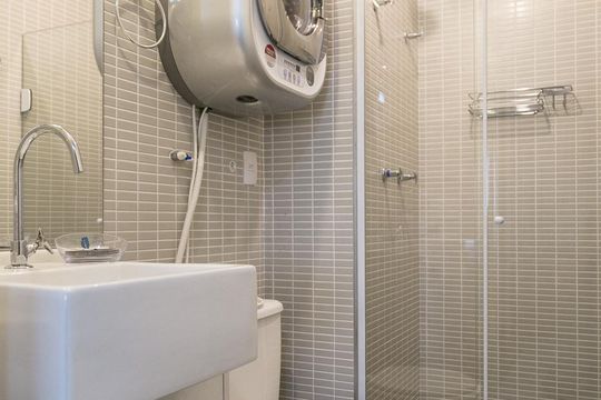 Banheiro de kitnet/studio para alugar com 1 quarto, 39m² em Bela Vista, São Paulo