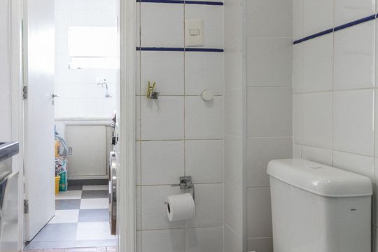 Banheiro de apartamento à venda com 1 quarto, 28m² em Bela Vista, São Paulo