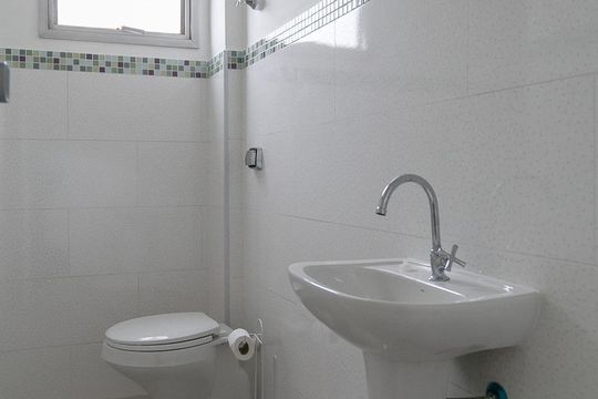 Banheiro de apartamento para alugar com 1 quarto, 36m² em Bela Vista, São Paulo