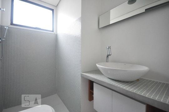 banheiro de apartamento à venda com 2 quartos, 67m² em Real Parque, São Paulo