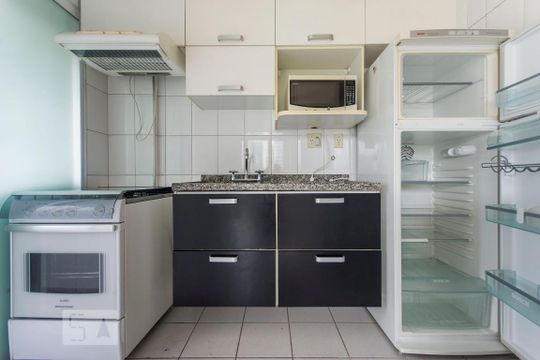 Cozinha de apartamento para alugar com 1 quarto, 42m² em Bela Vista, São Paulo