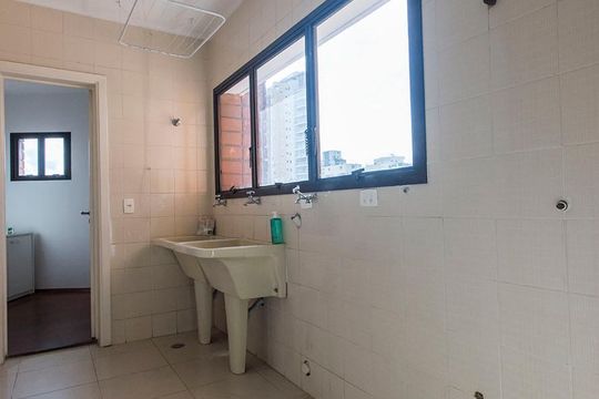 Area de serviço de apartamento para alugar com 3 quartos, 173m² em Pinheiros, São Paulo