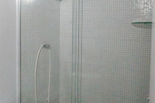 Banheiro de apartamento à venda com 1 quarto, 28m² em Cerqueira César, São Paulo