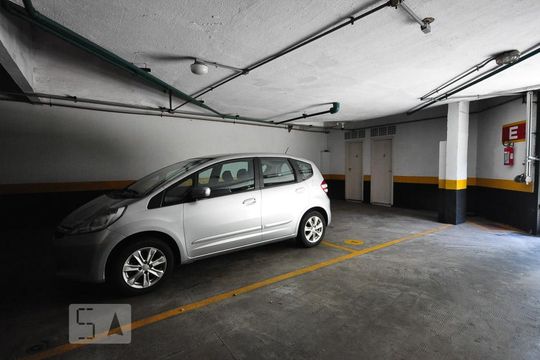 vagas de garagem de apartamento para alugar com 3 quartos, 227m² em Jardim Ampliação, São Paulo