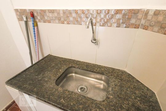 Cozinha  de apartamento para alugar com 1 quarto, 48m² em Liberdade, São Paulo