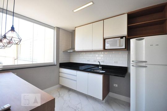 cozinha de apartamento para alugar com 1 quarto, 60m² em Jardim Ampliação, São Paulo