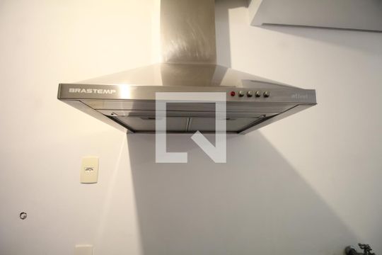 Cozinha  de kitnet/studio para alugar com 1 quarto, 70m² em Vila Suzana, São Paulo