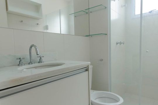 Banheiro de apartamento à venda com 2 quartos, 59m² em Barra Funda, São Paulo