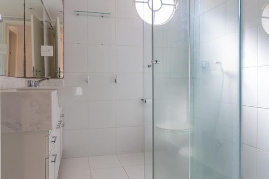 Banheiro de apartamento para alugar com 2 quartos, 95m² em Cerqueira César, São Paulo