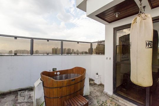 Cobertura (3º piso) de apartamento para alugar com 4 quartos, 369m² em Vila Suzana, São Paulo