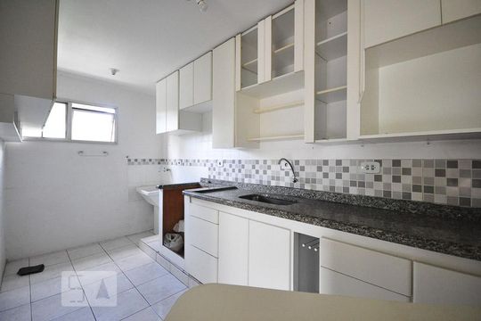 cozinha de apartamento para alugar com 1 quarto, 49m² em Vila Suzana, São Paulo