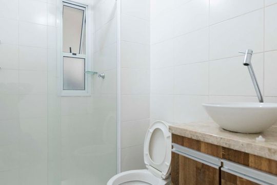 Banheiro social de apartamento à venda com 3 quartos, 63m² em Ponte Grande, Guarulhos
