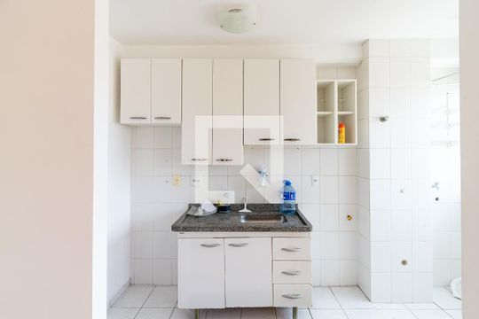 Cozinha de apartamento para alugar com 1 quarto, 30m² em Vila Guarani , São Paulo