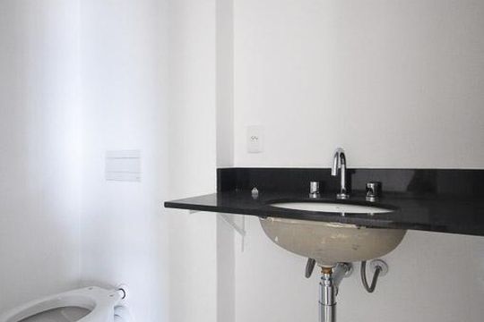 banheiro de kitnet/studio para alugar com 1 quarto, 32m² em Santo Amaro, São Paulo