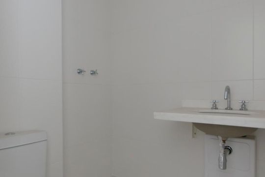 Banheiro de apartamento à venda com 2 quartos, 80m² em Água Branca, São Paulo