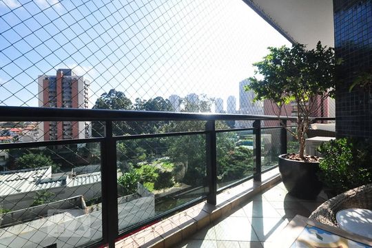 varanda de apartamento para alugar com 3 quartos, 180m² em Vila Suzana, São Paulo