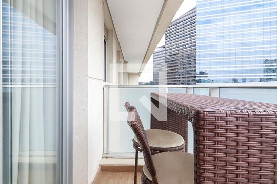 Varanda de kitnet/studio para alugar com 0 quarto, 55m² em Santo Amaro, São Paulo
