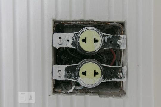 Tomadas em padrão antigo de apartamento para alugar com 3 quartos, 97m² em Centro, São Bernardo do Campo