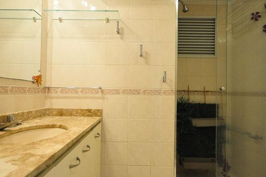 Banheiro de apartamento à venda com 3 quartos, 86m² em Vila Progredior, São Paulo