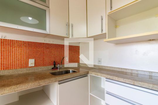 Cozinha de apartamento para alugar com 2 quartos, 56m² em Sumarezinho, São Paulo
