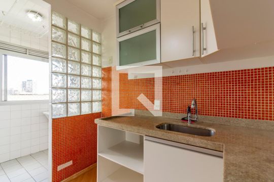 Cozinha de apartamento para alugar com 2 quartos, 56m² em Sumarezinho, São Paulo