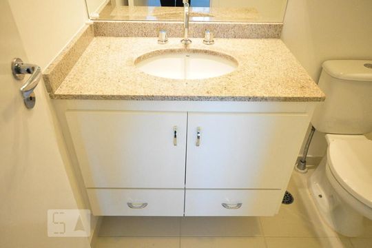 detalhe do banheiro suíte  de apartamento à venda com 1 quarto, 50m² em Campo Belo, São Paulo