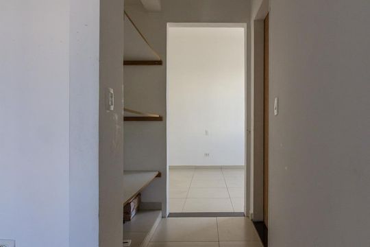 Corredor de apartamento para alugar com 3 quartos, 96m² em Barra Funda, São Paulo